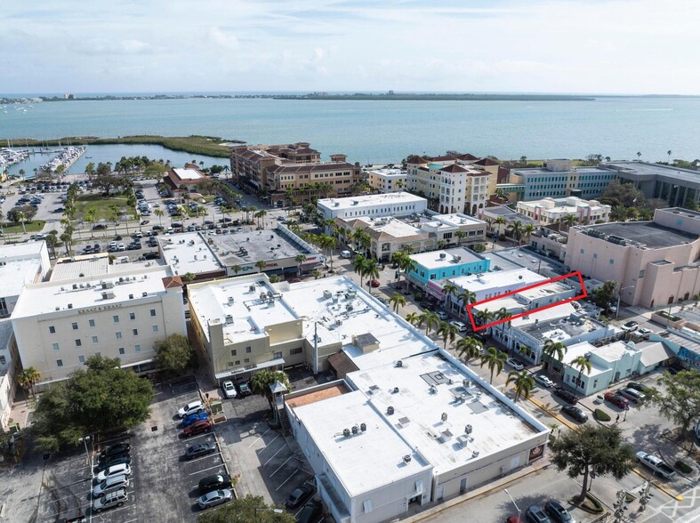 More Photos Of 211 Orange Ave, Fort Pierce Storefront Retail Office For Sale