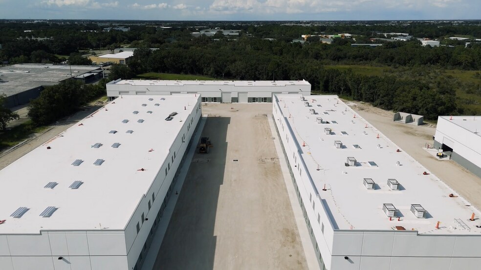 More Photos Of 8170 Uzita Dr, Sarasota Flex For Lease