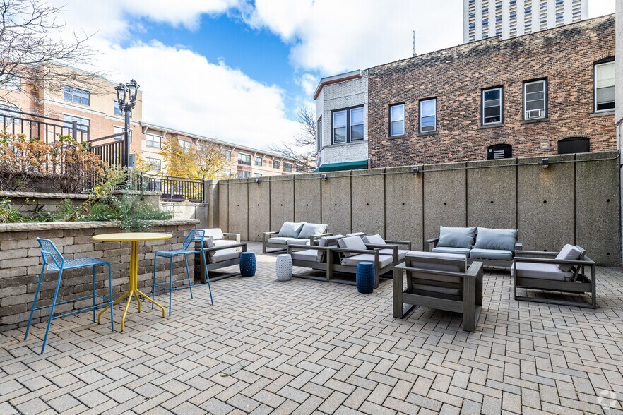 More Photos Of 735 W Wisconsin Ave, Milwaukee Apartments For Sale