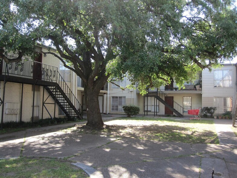 More Photos Of 2200 Wirt Rd, Houston Apartments For Sale