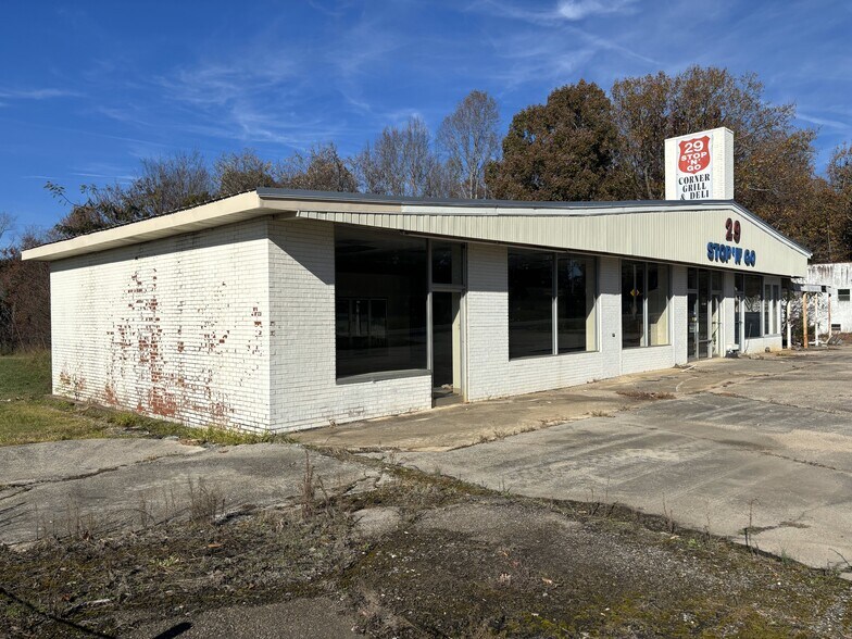 More Photos Of 2527 Main St, Hurt Flex For Sale