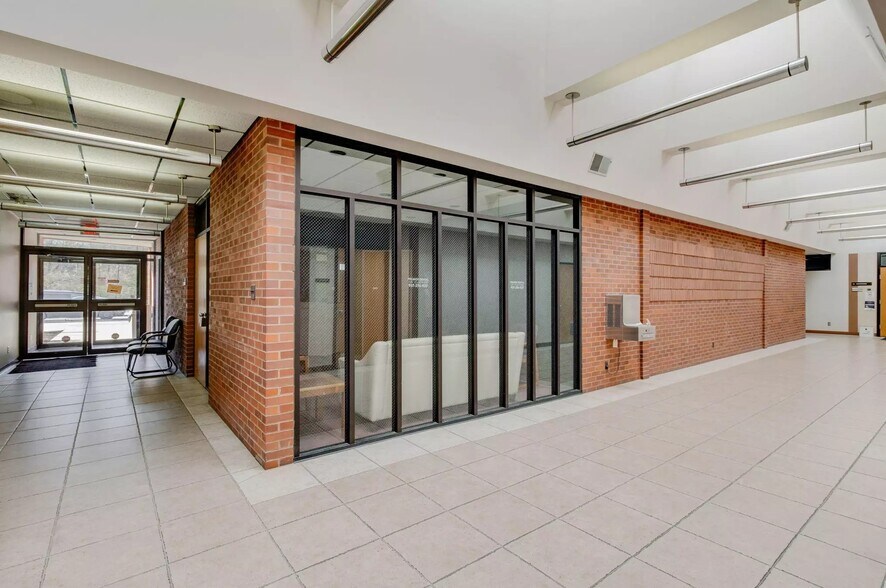 More Photos Of 7111 N Main St, Dayton Office For Sale