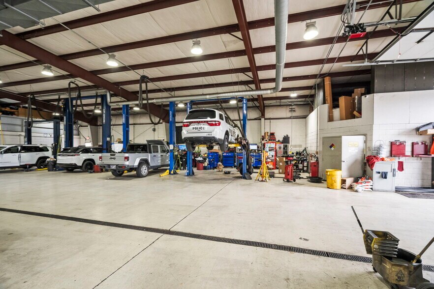 More Photos Of 3450 Tom Austin Hwy, Springfield Auto Dealership For Lease