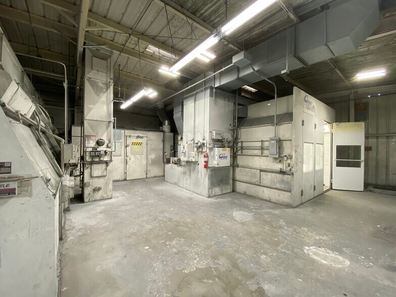 More Photos Of 6929 Laurel Canyon Blvd, North Hollywood Auto Repair For Lease