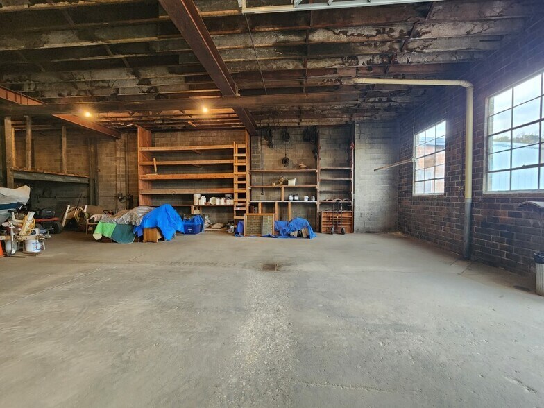 More Photos Of 708-712 S Jefferson Ave, Mason City Warehouse For Sale