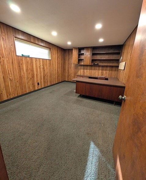 More Photos Of 206 Beall St, Kilgore Industrial For Sale