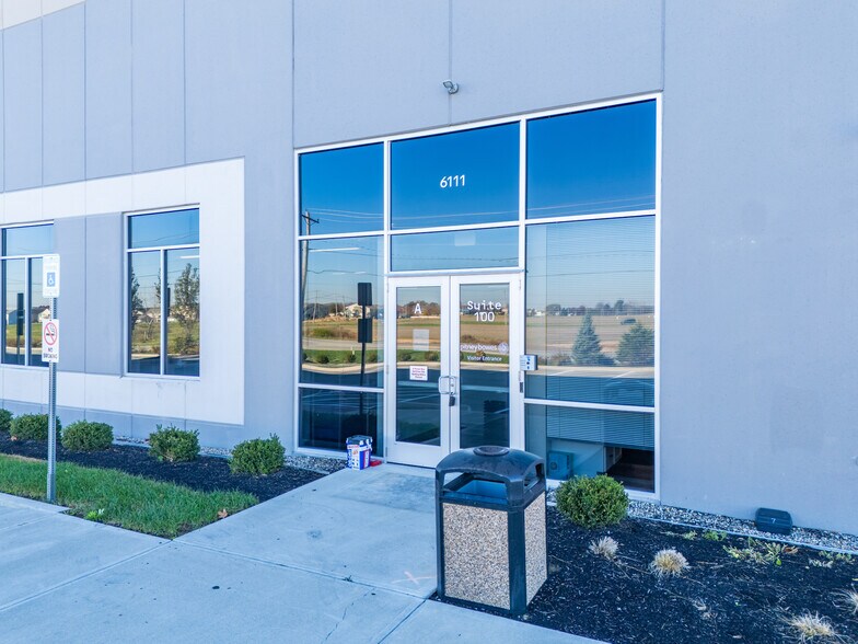 More Photos Of 6111-6121 Bixby Rd, Canal Winchester Distribution For Lease