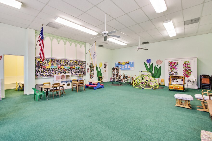 More Photos Of 464 E Walnut St, Pasadena Specialty For Lease