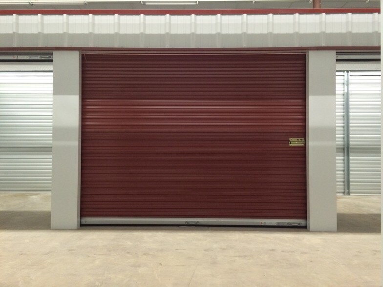 More Photos Of 8917 NW Expressway, Oklahoma City Warehouse For Sale