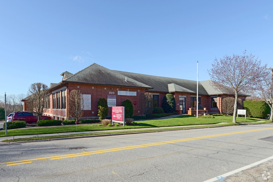 More Photos Of 310 Maple Ave, Barrington Medical For Lease
