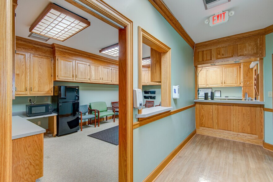 More Photos Of 166 Doctors Dr, Boone Medical For Lease