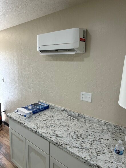 More Photos Of 11671 Maui Ln, Edmond Industrial For Lease