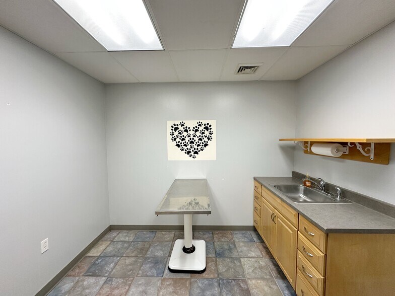 More Photos Of 411 N Long St, Tolono Medical For Sale