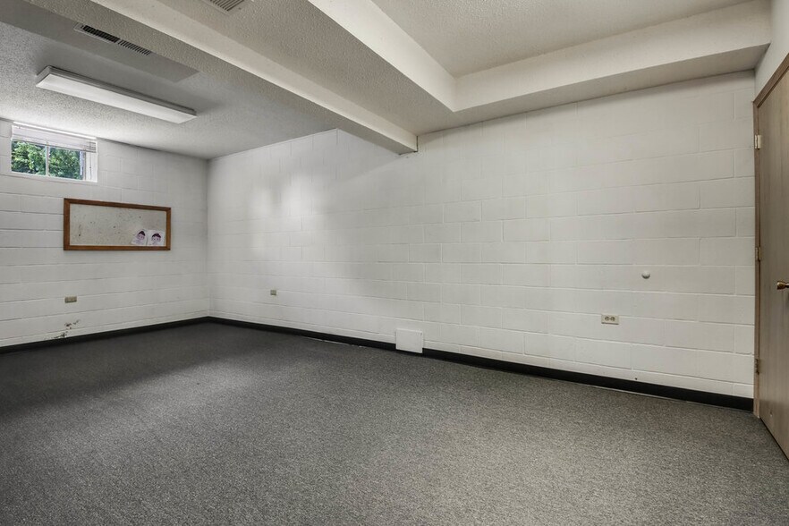 More Photos Of 104 E Barker St, Rice Lake Flex For Sale