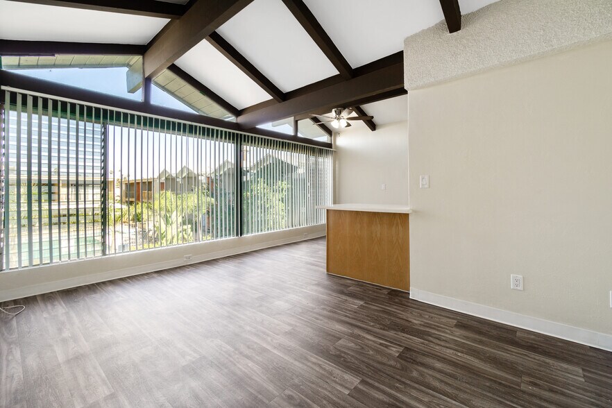 More Photos Of 5055 73rd St, San Diego Apartments For Sale