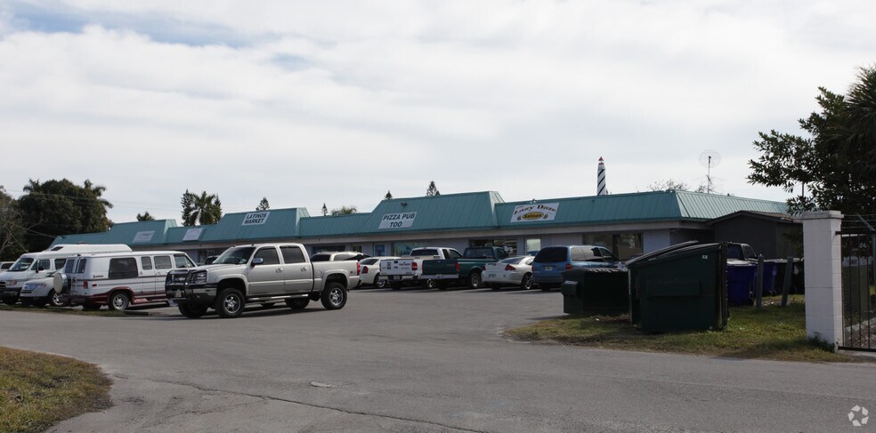 More Photos Of 16200 San Carlos Blvd, Fort Myers General Retail For Lease
