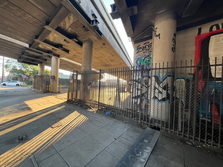 More Photos Of 1341-1377 S Santa Fe Ave, Los Angeles Warehouse For Lease