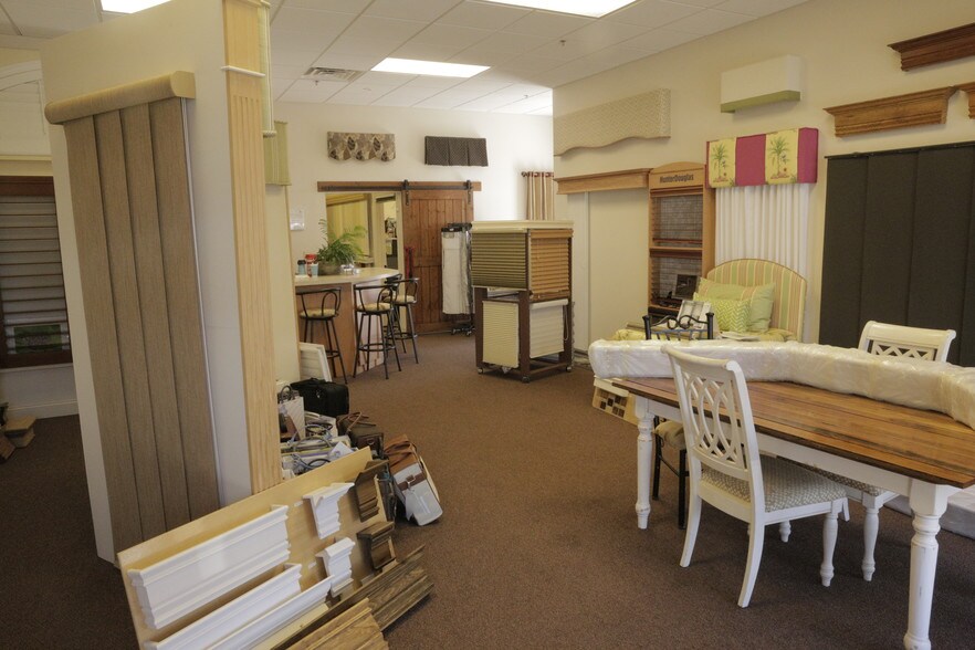 More Photos Of 80 N Central Ave, Umatilla Storefront Retail Residential For Sale