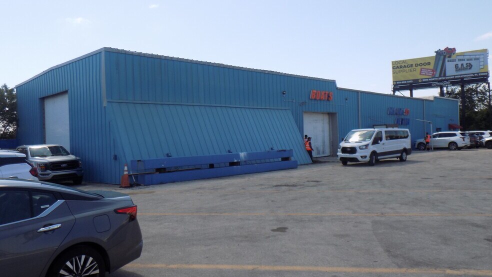 More Photos Of 2051 Griffin Rd, Fort Lauderdale Marina For Lease