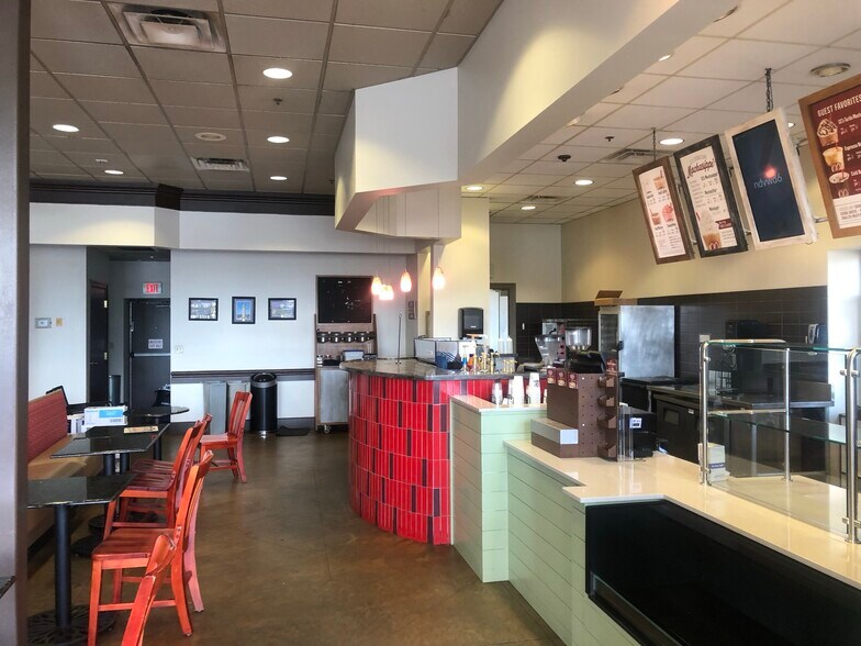 More Photos Of 3930 Burbank Dr, Baton Rouge Fast Food For Lease