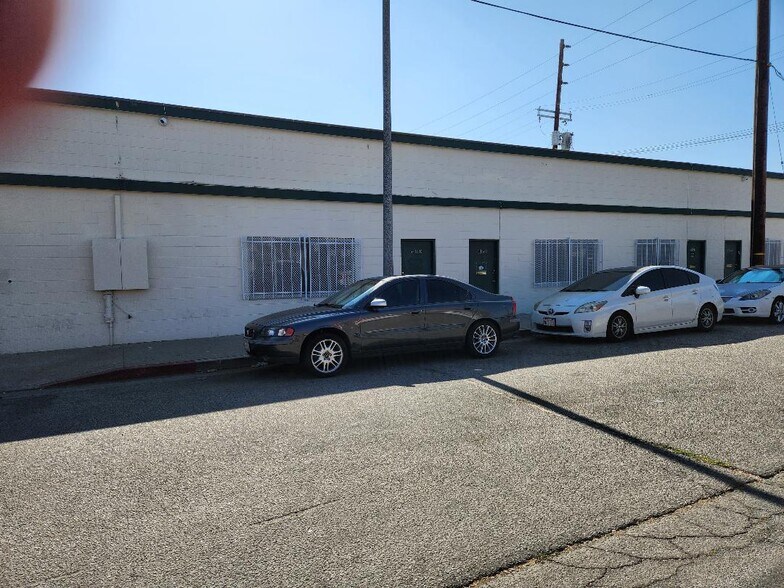 More Photos Of 6160 Lemona Ave, Van Nuys Warehouse For Lease
