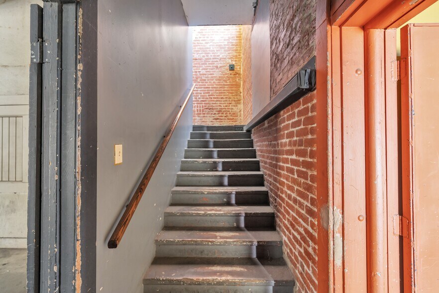 More Photos Of 650 S Rio St, Los Angeles Warehouse For Lease