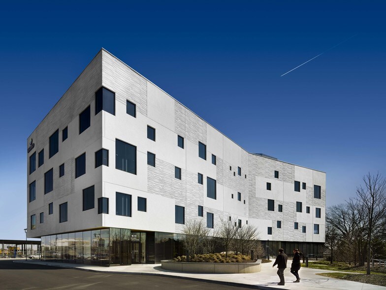 More Photos Of 150 Rouse Blvd, Philadelphia Office For Lease