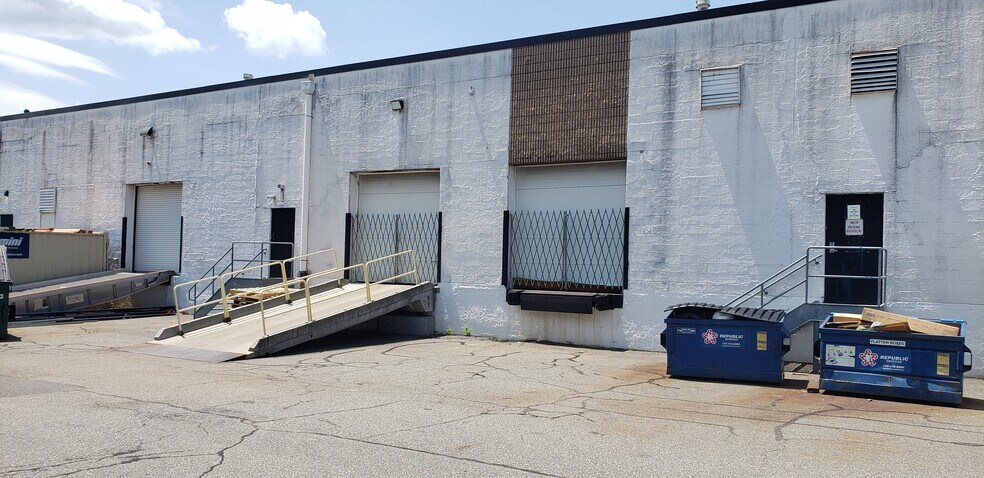 More Photos Of 3001 Hadley Rd, South Plainfield Warehouse For Lease
