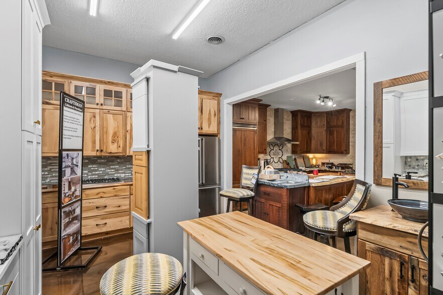 More Photos Of 2994 Hickory Blvd, Hudson Freestanding For Sale