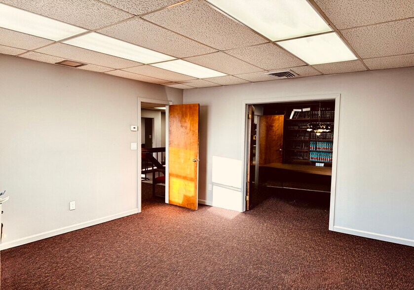 More Photos Of 686 Broadway, Massapequa Office For Lease