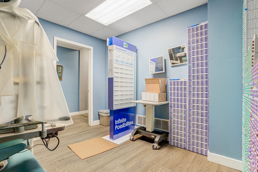 More Photos Of 3000 Bloor St W, Toronto Storefront For Sale