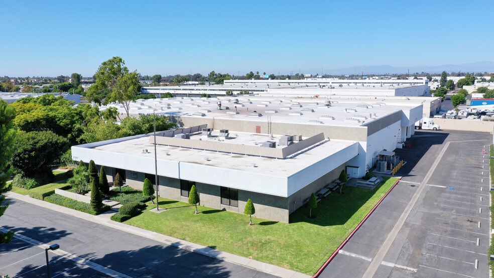 More Photos Of 3501 W Segerstrom Ave, Santa Ana Distribution For Lease