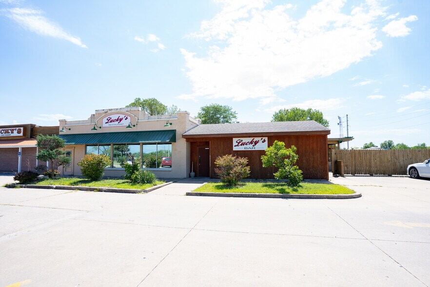 More Photos Of 1401 S Morley St, Moberly Restaurant For Sale