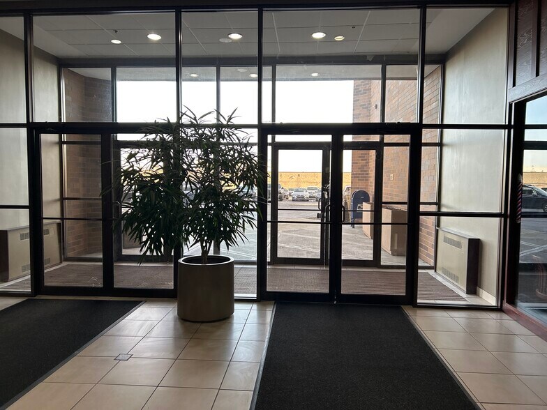 More Photos Of 600 Town Center Rd, Matteson Office For Lease