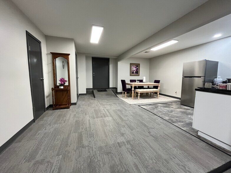 More Photos Of 320 W Broadway St, Okemah Office For Sale