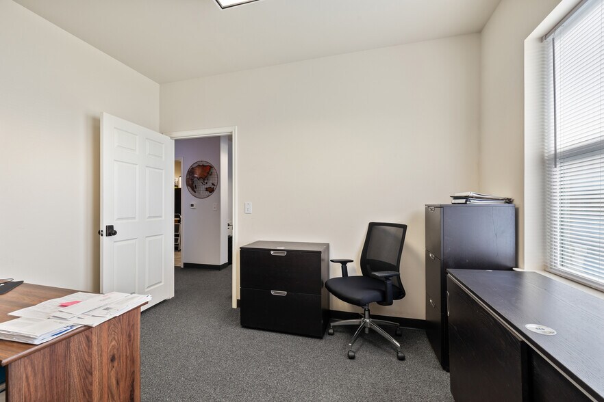 More Photos Of 1508 Dessau Ridge Ln, Austin Office For Sale