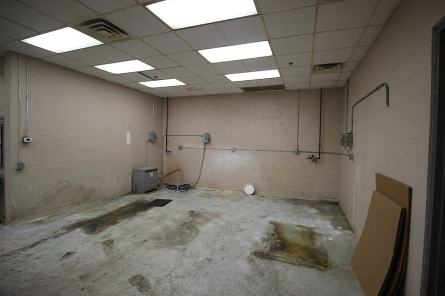 More Photos Of 235-257 Ormond St, Rochester Manufacturing For Sale