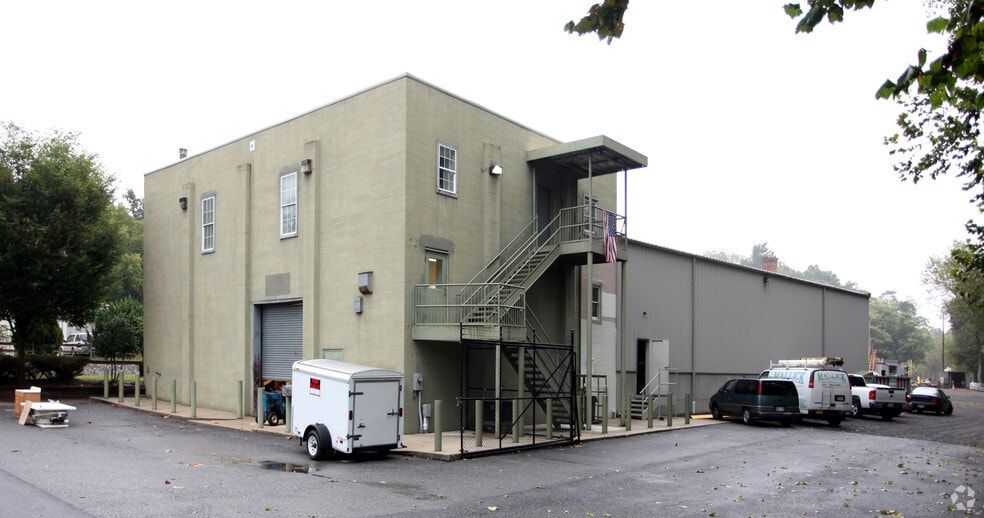 More Photos Of 7757 Woodbine Rd, Woodbine Warehouse For Lease