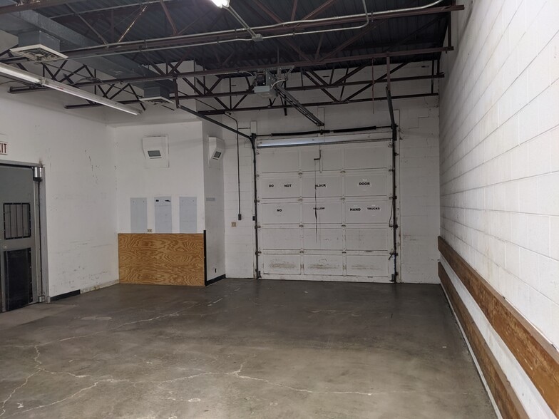 More Photos Of 423 N State St, Lockport Light Manufacturing For Sale