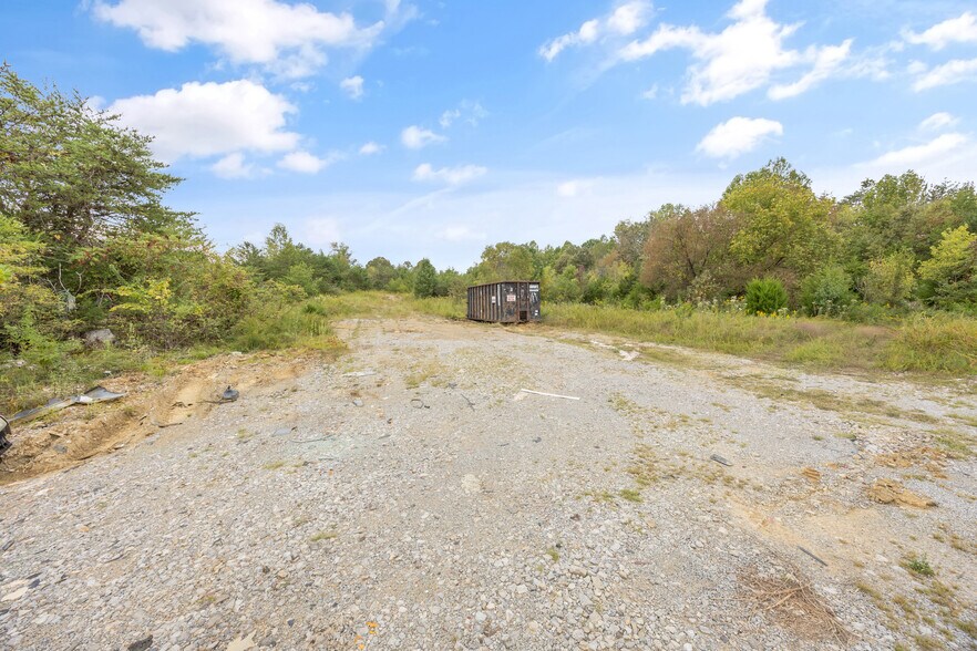 More Photos Of 1021 E Hendron Chapel Rd, Knoxville Manufacturing For Sale