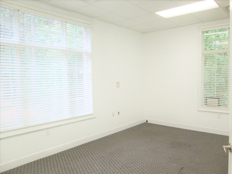 More Photos Of 4568 Lawrenceville Hwy NW, Lilburn Office For Sale