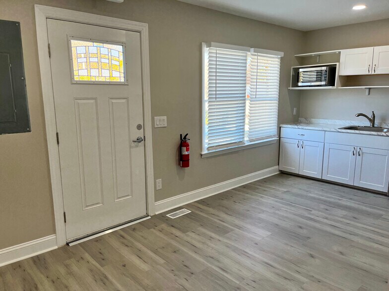 More Photos Of 108 Justice Heights St, Apex Medical For Lease