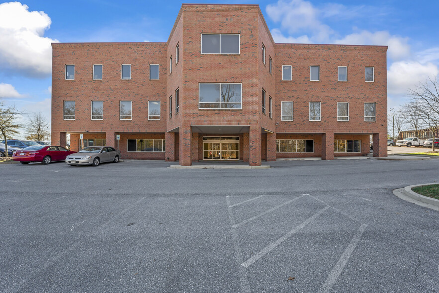 Primary Photo Of 205 Center St, Mount Airy Medical For Lease