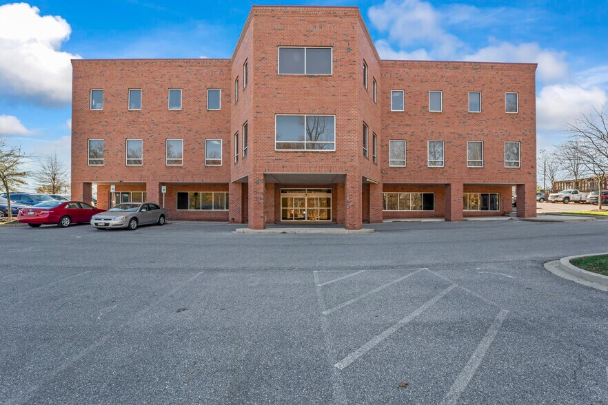 More Photos Of 205 Center St, Mount Airy Medical For Lease