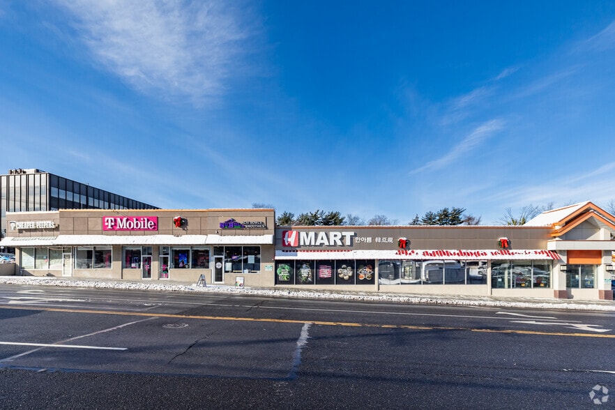 More Photos Of 495-509 Great Neck Rd, Great Neck Freestanding For Lease