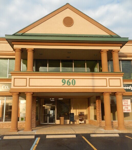 More Photos Of 950-970 S Broadway, Hicksville Office For Lease