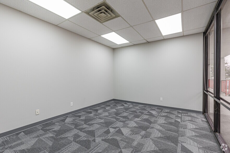 More Photos Of 10525-10625 Newkirk St, Dallas Unknown For Lease