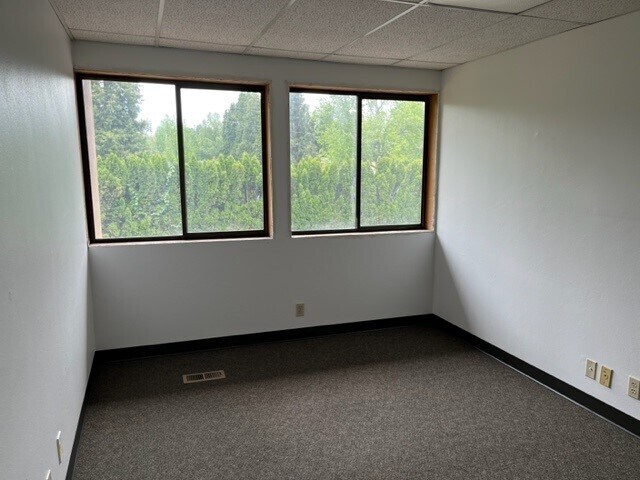 More Photos Of 678 Country Club Rd, Eugene Office For Sale