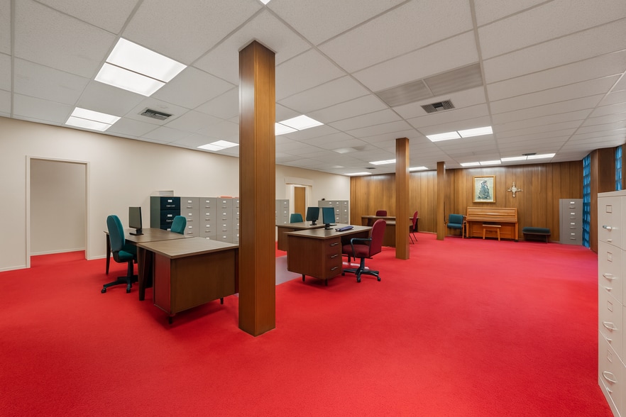 More Photos Of 5008 Eagle Rock Blvd, Los Angeles Office For Sale