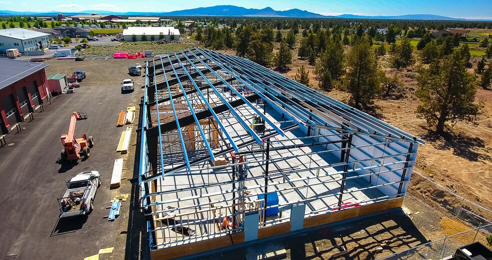 More Photos Of 4620 SW 23rd St, Redmond Warehouse For Lease
